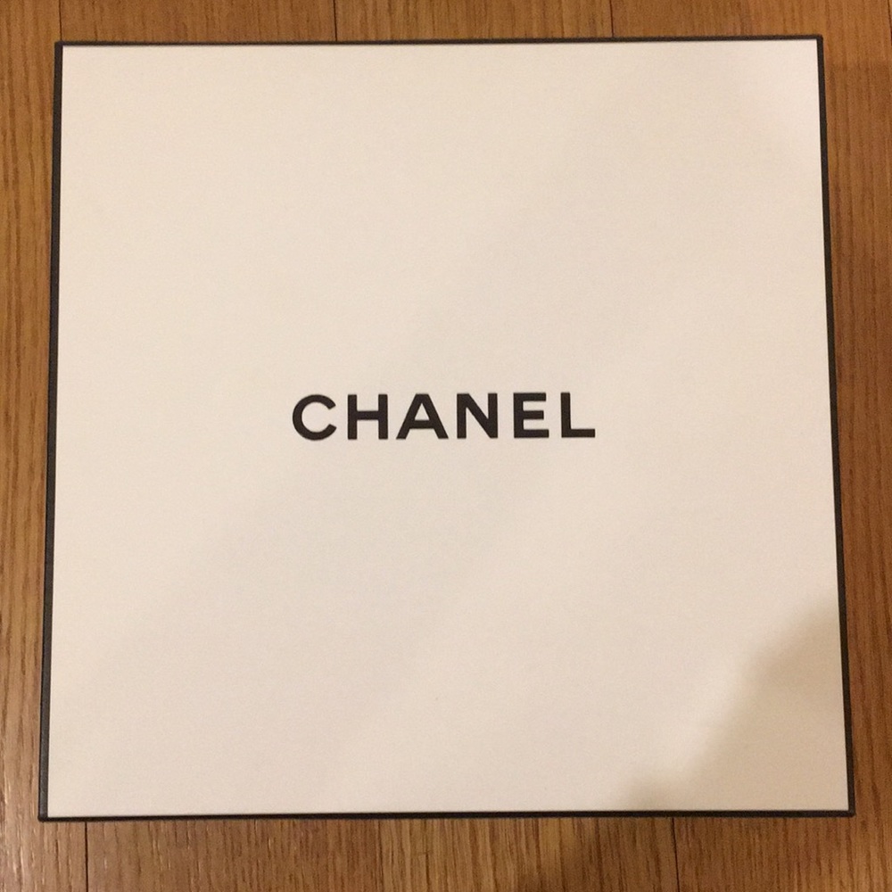 Chanel Box Set - Picture 3 of 6